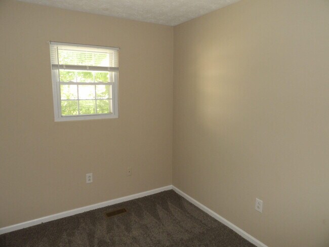 Building Photo - 248 Meadowview Dr