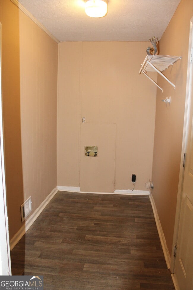 Building Photo - 289 Bruce St