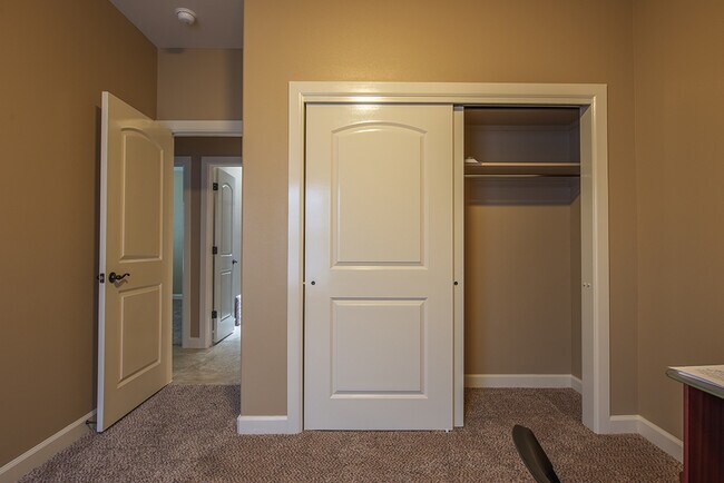 Building Photo - STYLISH EASTSIDE HOME