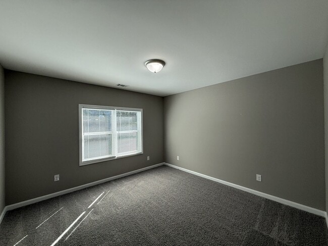 Building Photo - 1021 Sourwood Ct