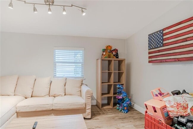 Building Photo - 4105 W Bay Ave