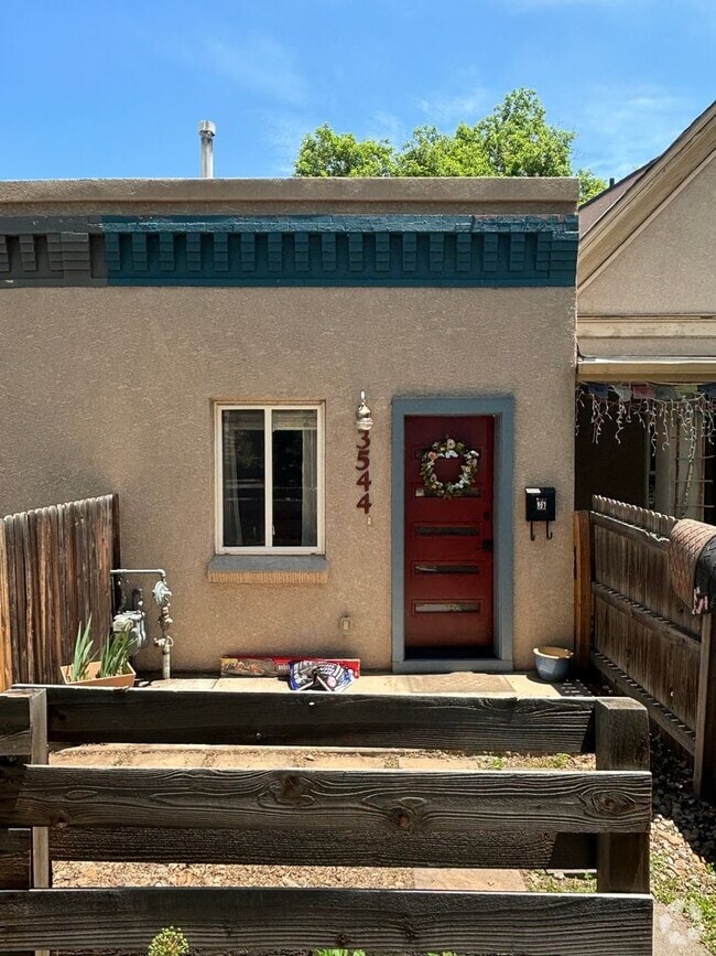 Building Photo - Updated 1 Bed/1 Bath Duplex in Lohi