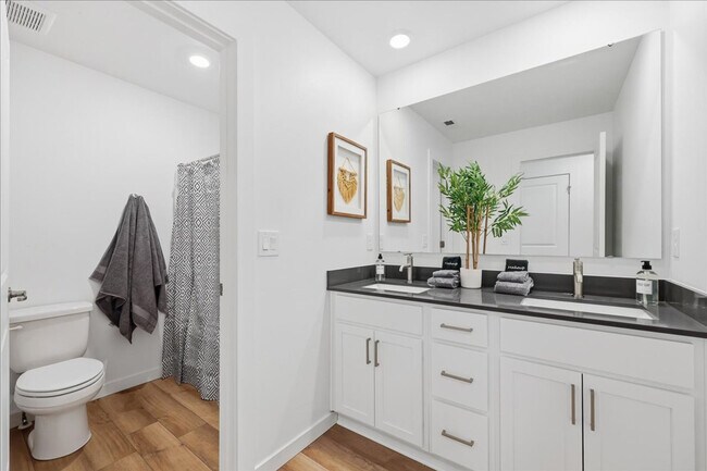 Building Photo - 4226 W Perspective St