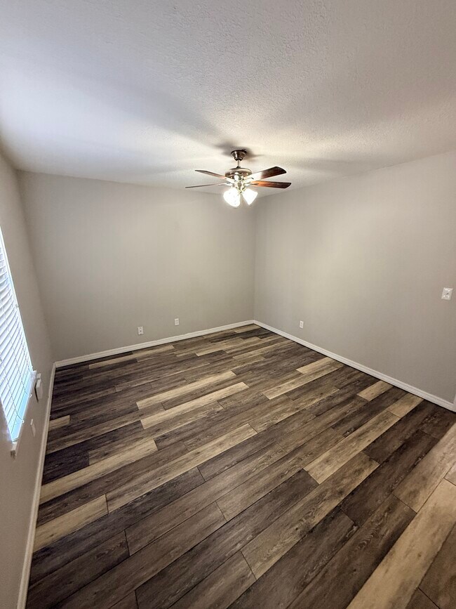 Building Photo - 822 Hardy Springs Cir