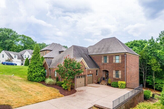 Building Photo - Custom built home in a great location in B...