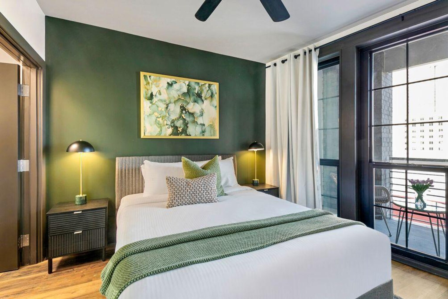 Building Photo - 611 Commerce St