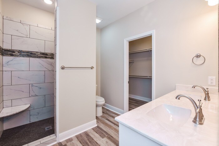 Building Photo - 15646 Landview Ln