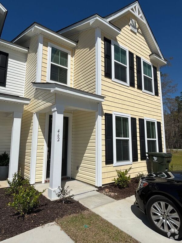 Building Photo - 462 Green Fern Dr