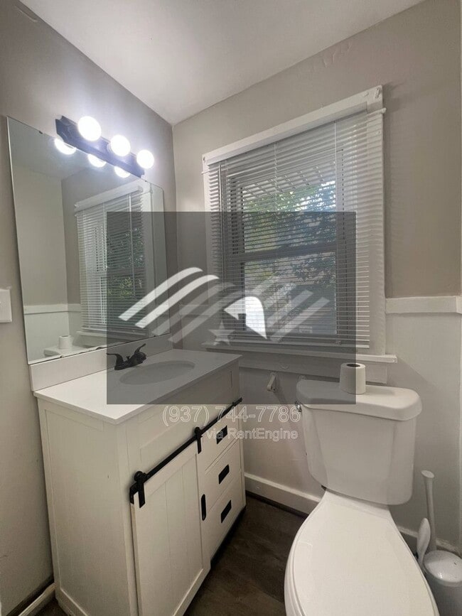 Building Photo - 1023 Clover St