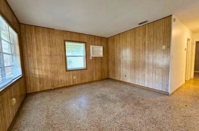 Building Photo - 3 Bedroom, 1 Bath House for rent in Lakeland *Move-In Special*