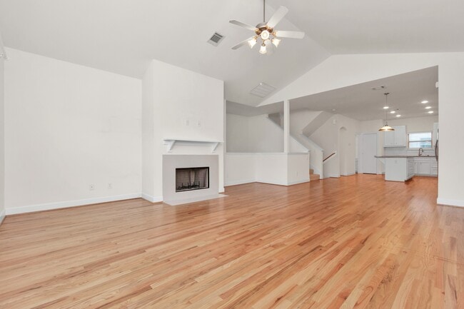 Building Photo - 3627 Main Plaza Dr