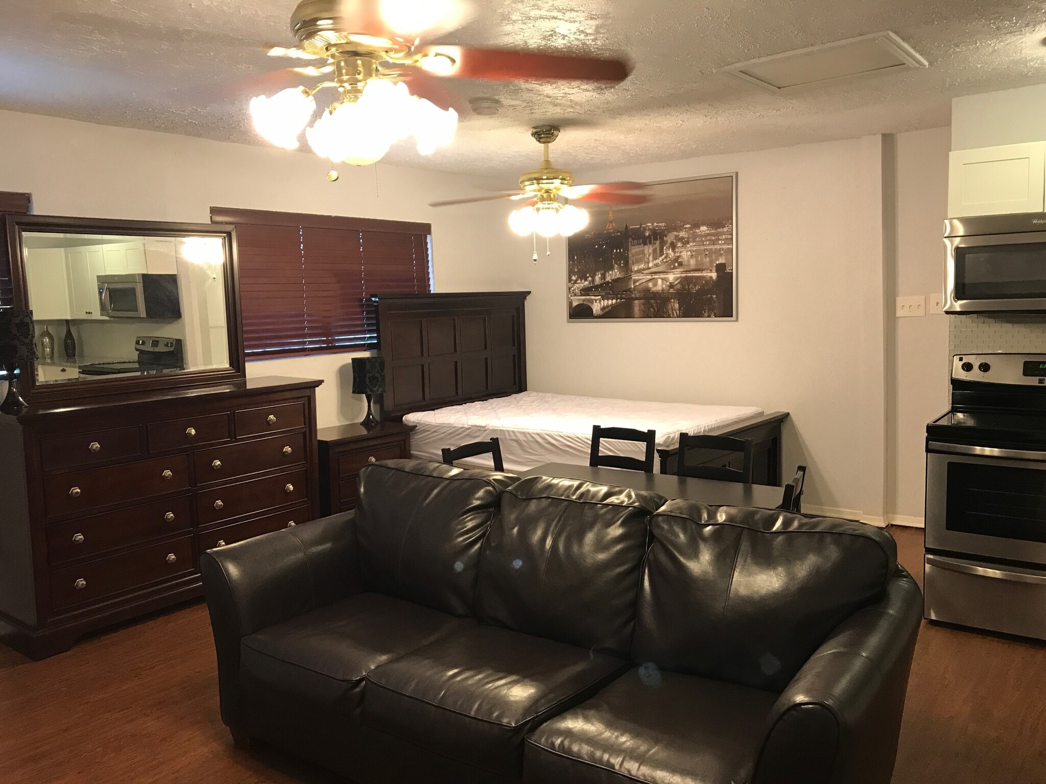 Building Photo - 9283 Five Palms Dr