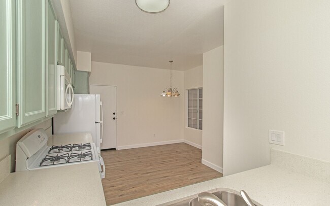 Building Photo - Home in the Community of Del Mar Highlands!