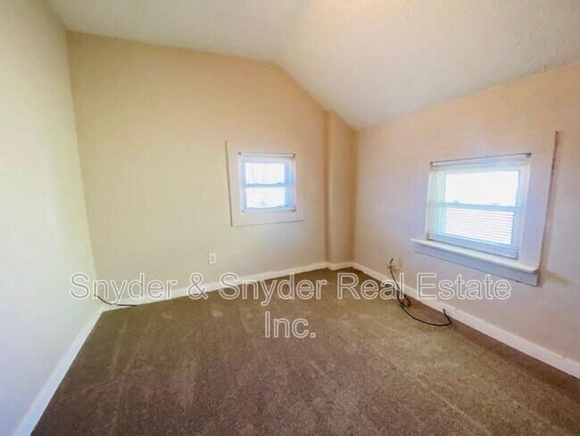 Building Photo - 748 Merton Ave