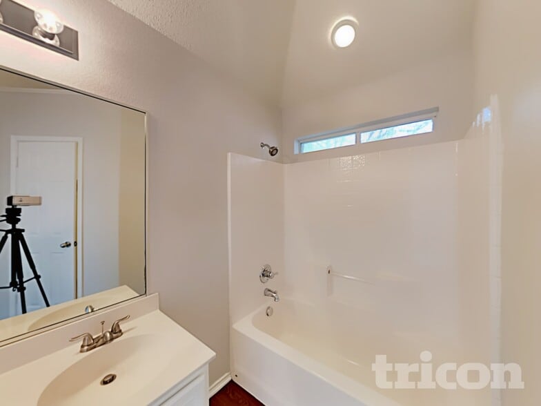 Building Photo - 906 Pheasant Dr