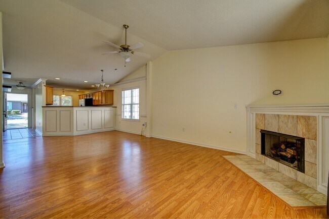 Building Photo - Large 2 BR, 2 BA Dual Master Suite in Boiling Springs Convenient to Shopping, Dining, Easy Access...