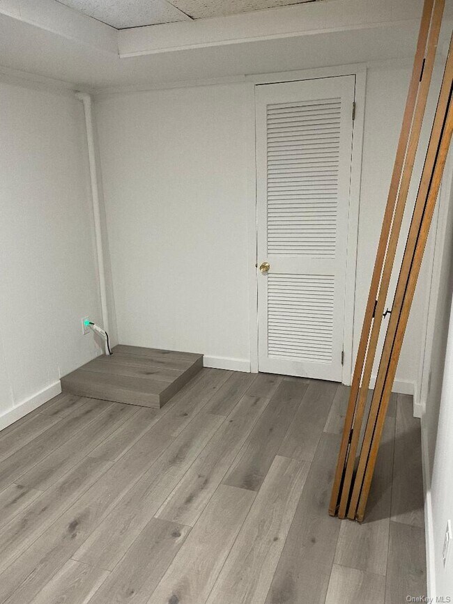 Building Photo - 147 Congers Rd