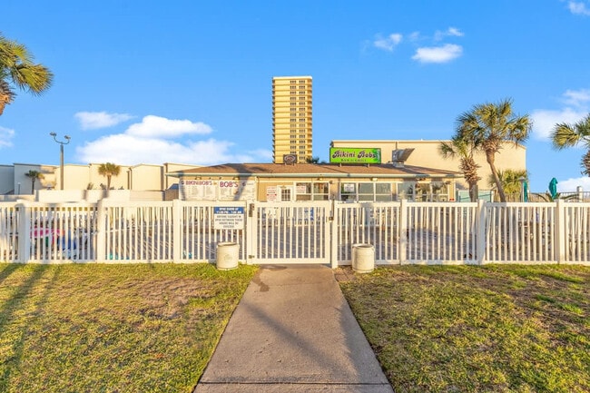 Building Photo - 8743 Thomas Dr