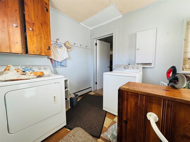 Building Photo - 503 Irving Ave