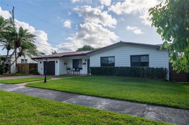 Building Photo - 17901 SW 92nd Ct