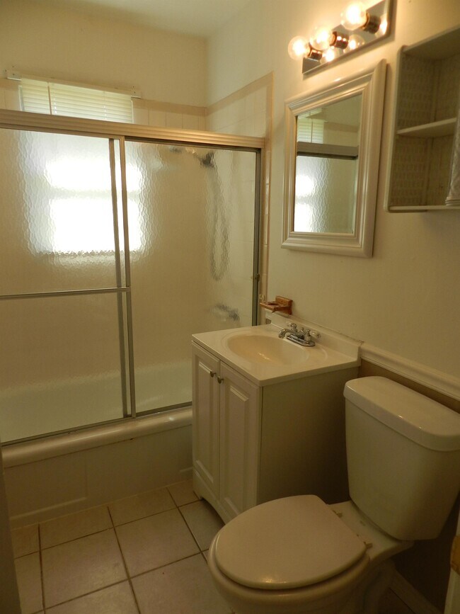 Building Photo - 1602 NW 12th St