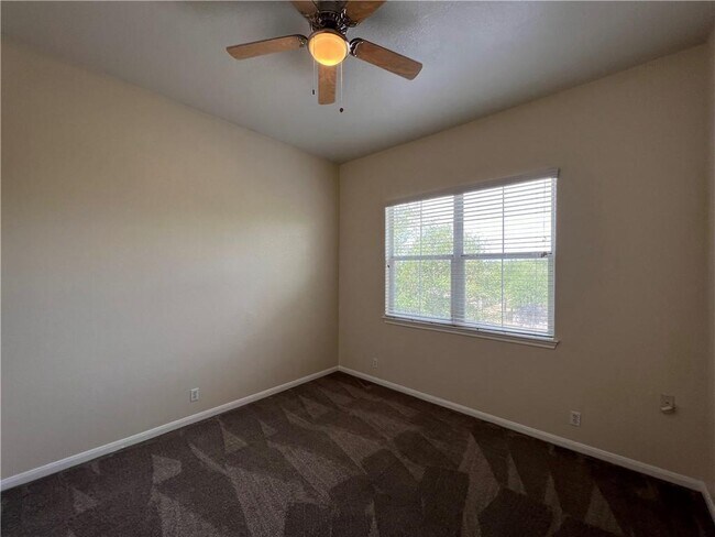 Building Photo - 2400 Allred Dr