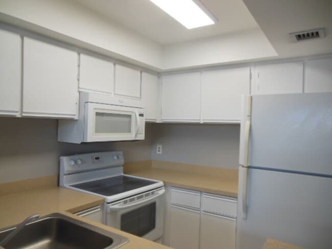 Building Photo - ONE BEDROOM ONE BATHROOM! WATERFRONT COMMUNITY!