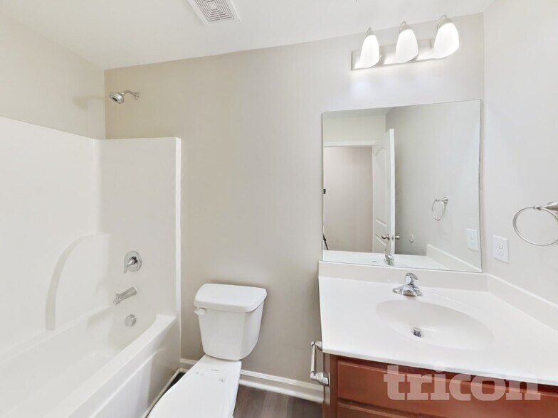 Building Photo - 3412 Vedette Ln