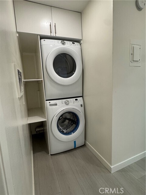 Building Photo - 350 W Wilson Ave