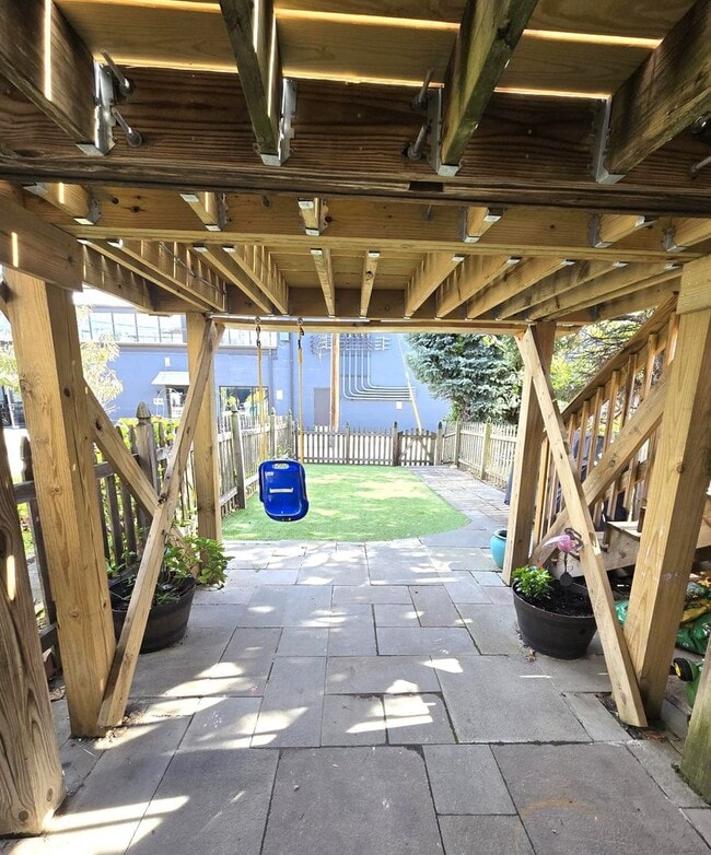 Building Photo - 3-Bedroom, 2-Bathroom in Brewers Hill