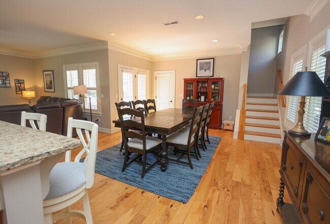 Building Photo - 504 Village Walk Ln