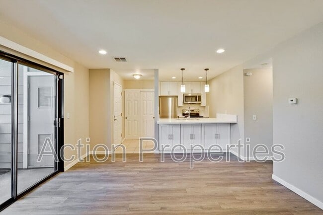 Building Photo - 297 Stonegate Cir