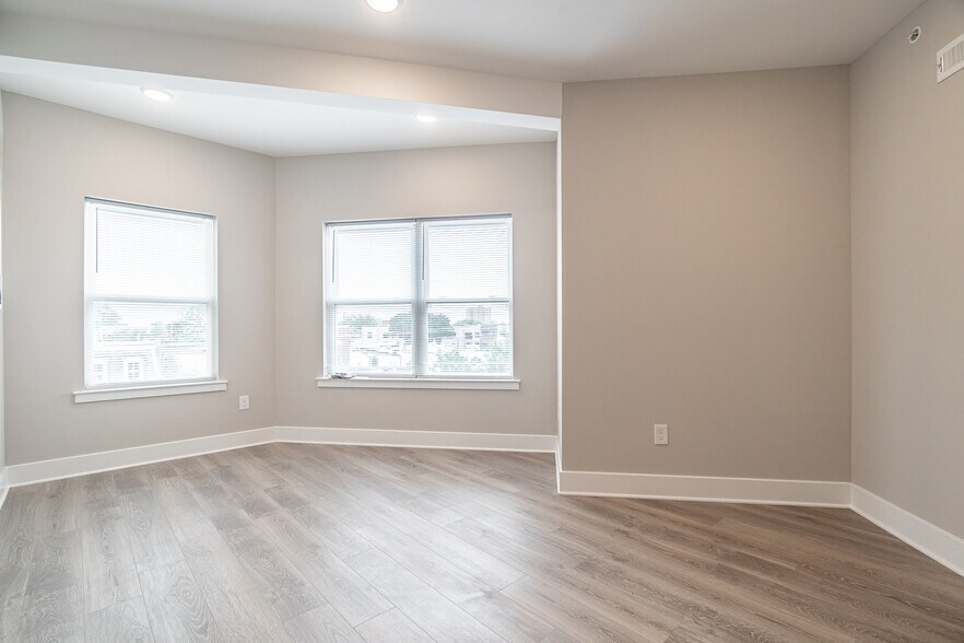 Building Photo - 421 N 39th St