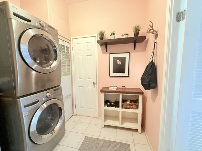 Building Photo - AVAILABLE NOW! 3 Bed / 2 Bath Condo in 55+...