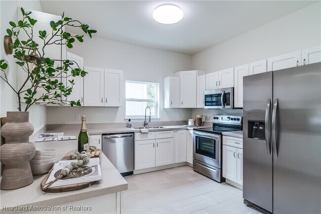 Building Photo - 1302 Ebro Ct