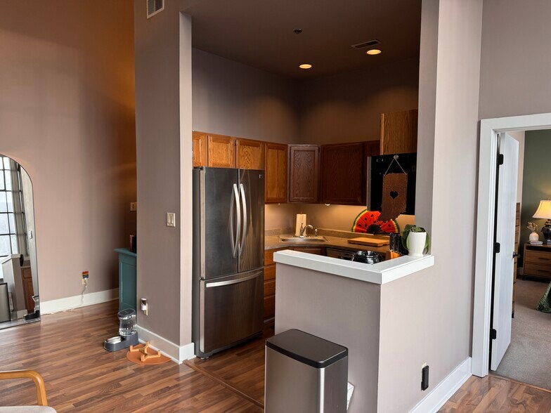 Building Photo - 611 N Park Ave