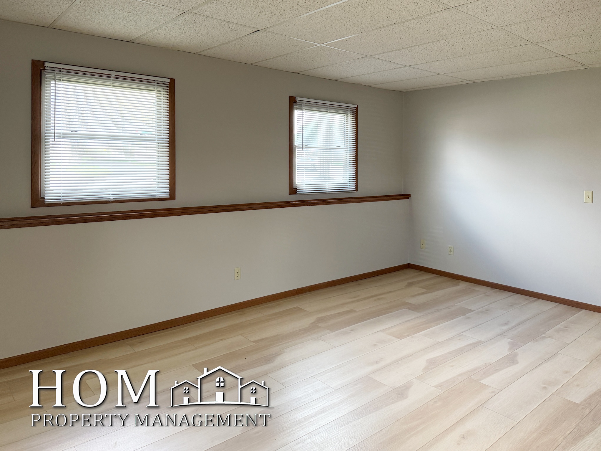 Building Photo - 1701 Pleasant View Dr