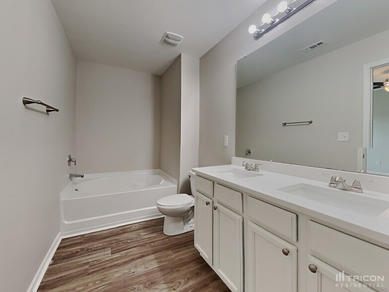 Building Photo - 2430 Dewey Creek Ln