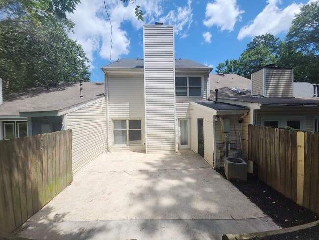 Building Photo - Affordable 2 Bedroom, 2.5 Bath in Prime St...