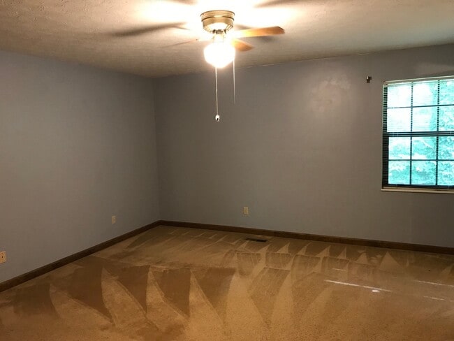 Building Photo - Prime location!  Award winning Oak Ridge Schools