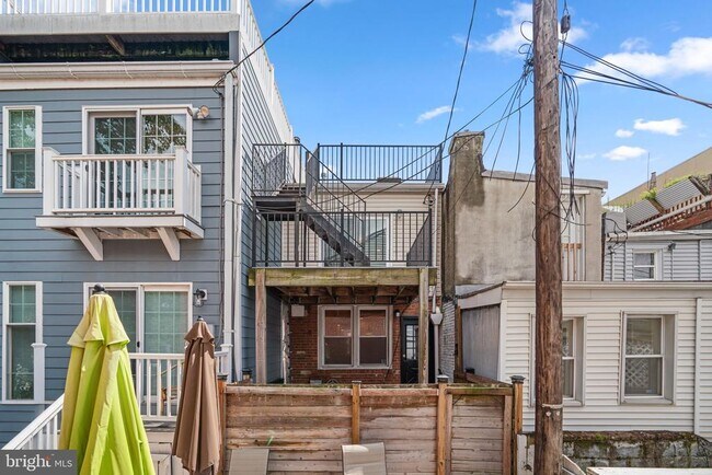 Building Photo - 112 E Randall St