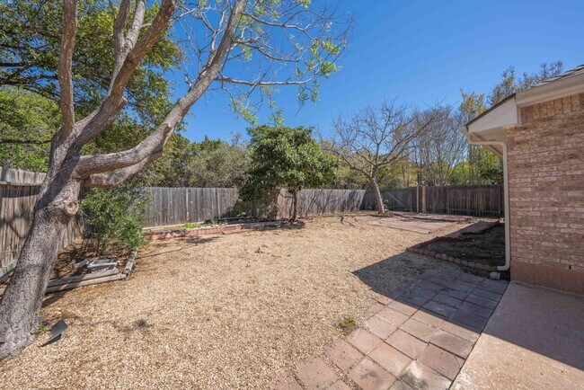 Building Photo - 1435 Bluff Forest