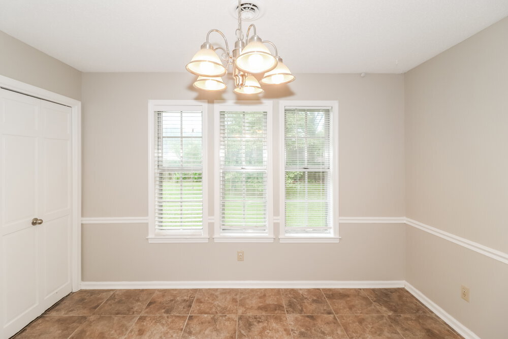 Building Photo - 6049 Lawnhill Dr