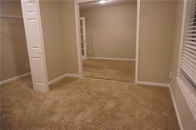 Building Photo - 840 Paper Creek Dr SE