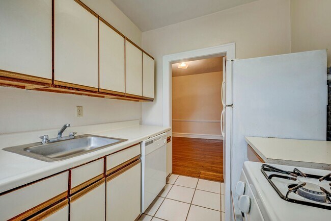 Interior Photo - Boulevard View