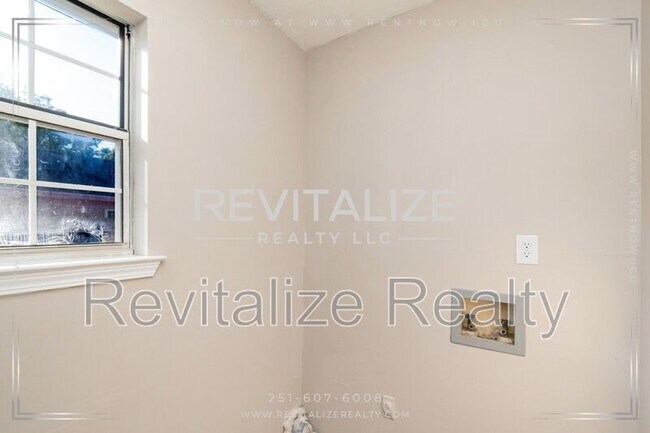 Building Photo - 1066 Bernice Hudson Dr