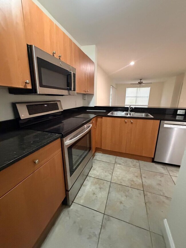 Building Photo - Beautiful Condo in Verano Delray