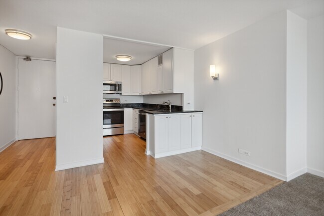 Building Photo - 2728 N Hampden Ct