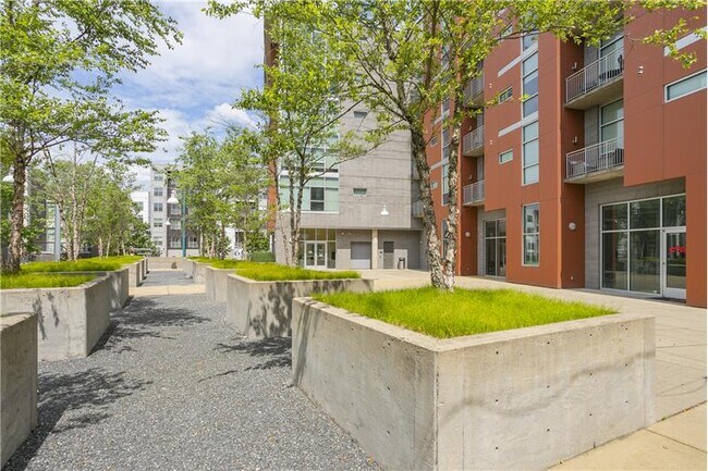 Building Photo - 2115 Yeaman Pl