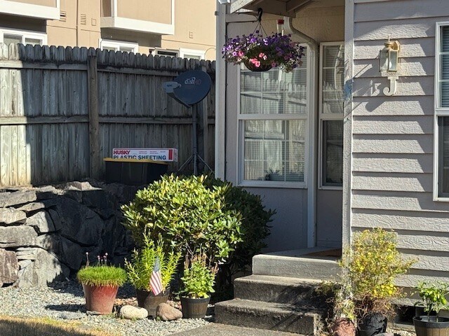 Building Photo - 9611 161st St E